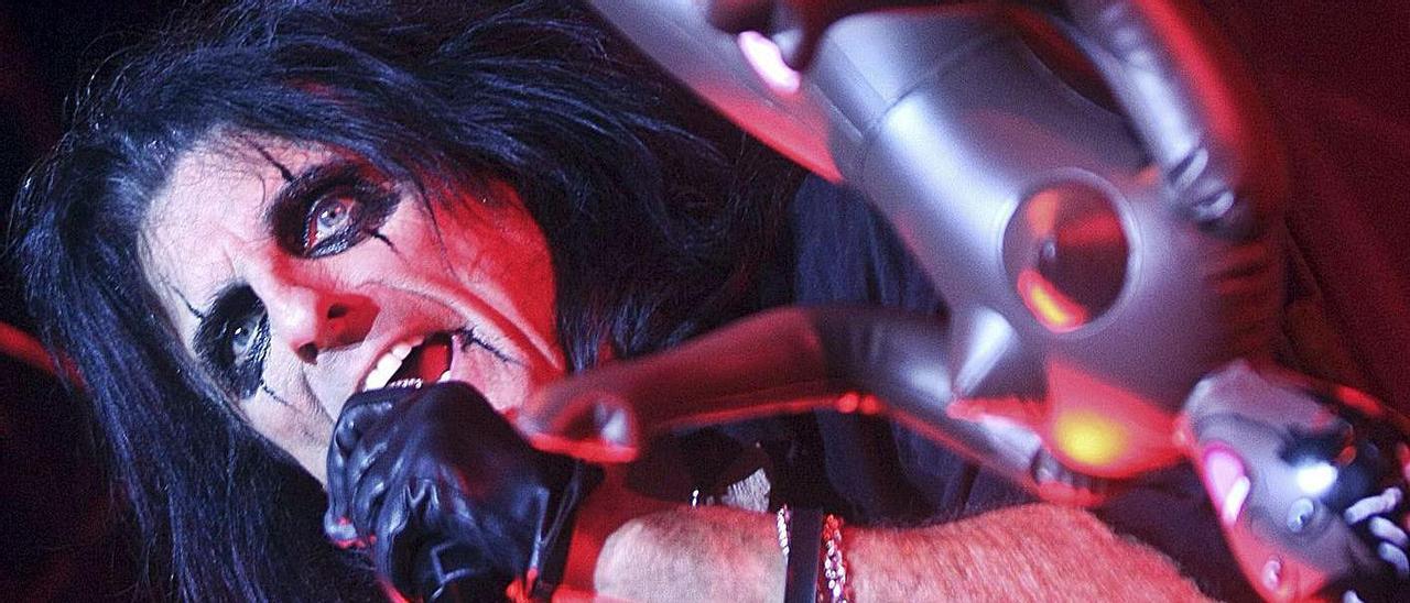 Alice Cooper, durante un concierto.