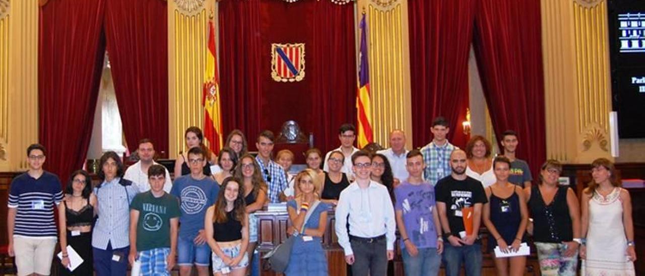 Representantes de CANAE, ayer en el Parlament.