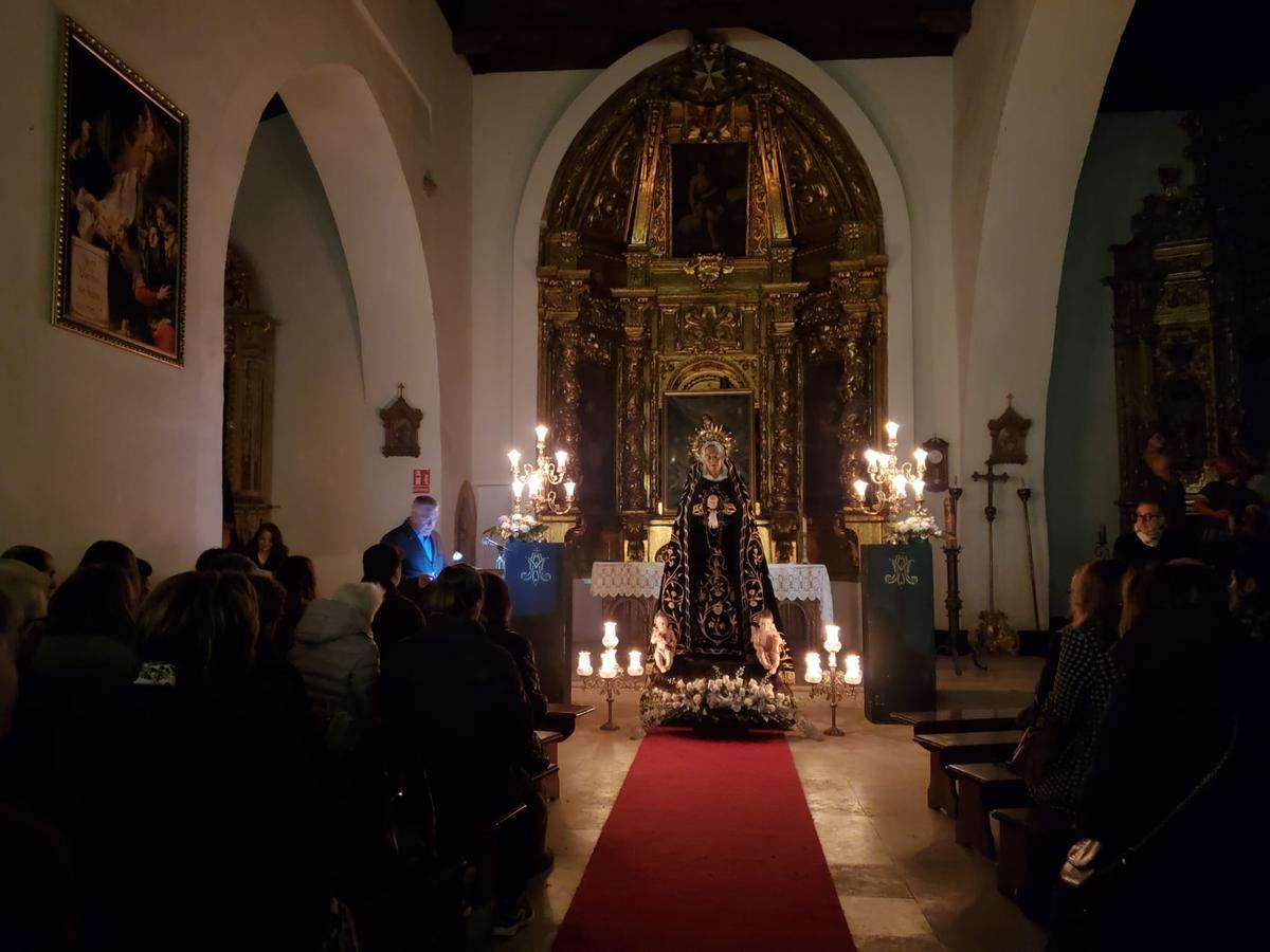 GALERÍA | Besamanos a la Virgen de la Soledad de Toro en la iglesia de Santa Catalina