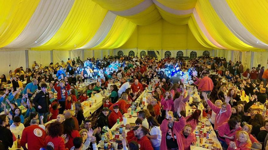 El Sopar de Colles del Carnaval de Sant Feliu de Guíxols reuneix 1350 persones