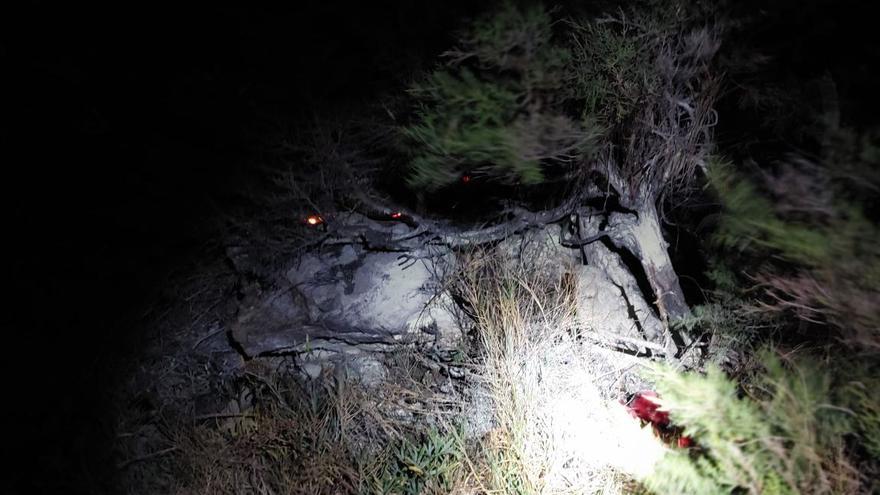 Encuentran velas y platos en el foco de un incendio forestal en Ibiza