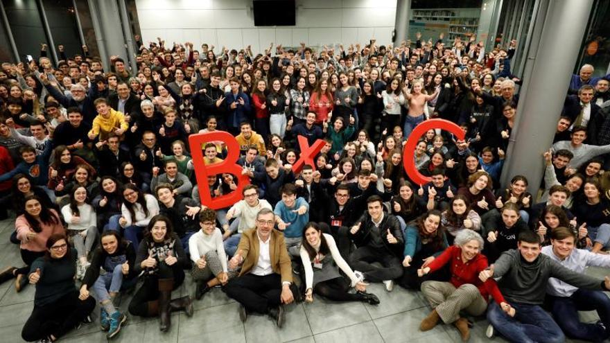 300 joves catalans engeguen el programa Bojos per la Ciència a Món Sant Benet