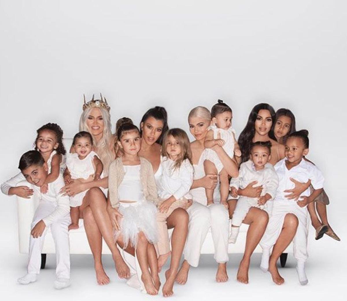 El crisma de la familia Kardashian Jenner 2018