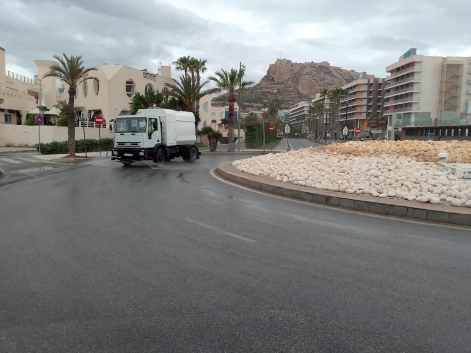 El Puerto de Alicante desinfecta a diario muelles y zonas clave para contener el coronavirus