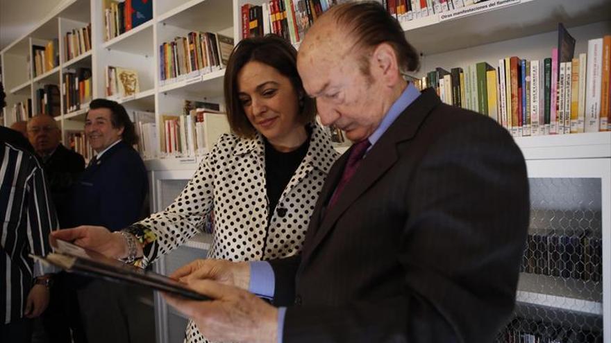 El Centro Fosforito «crece» con la inauguración de su biblioteca