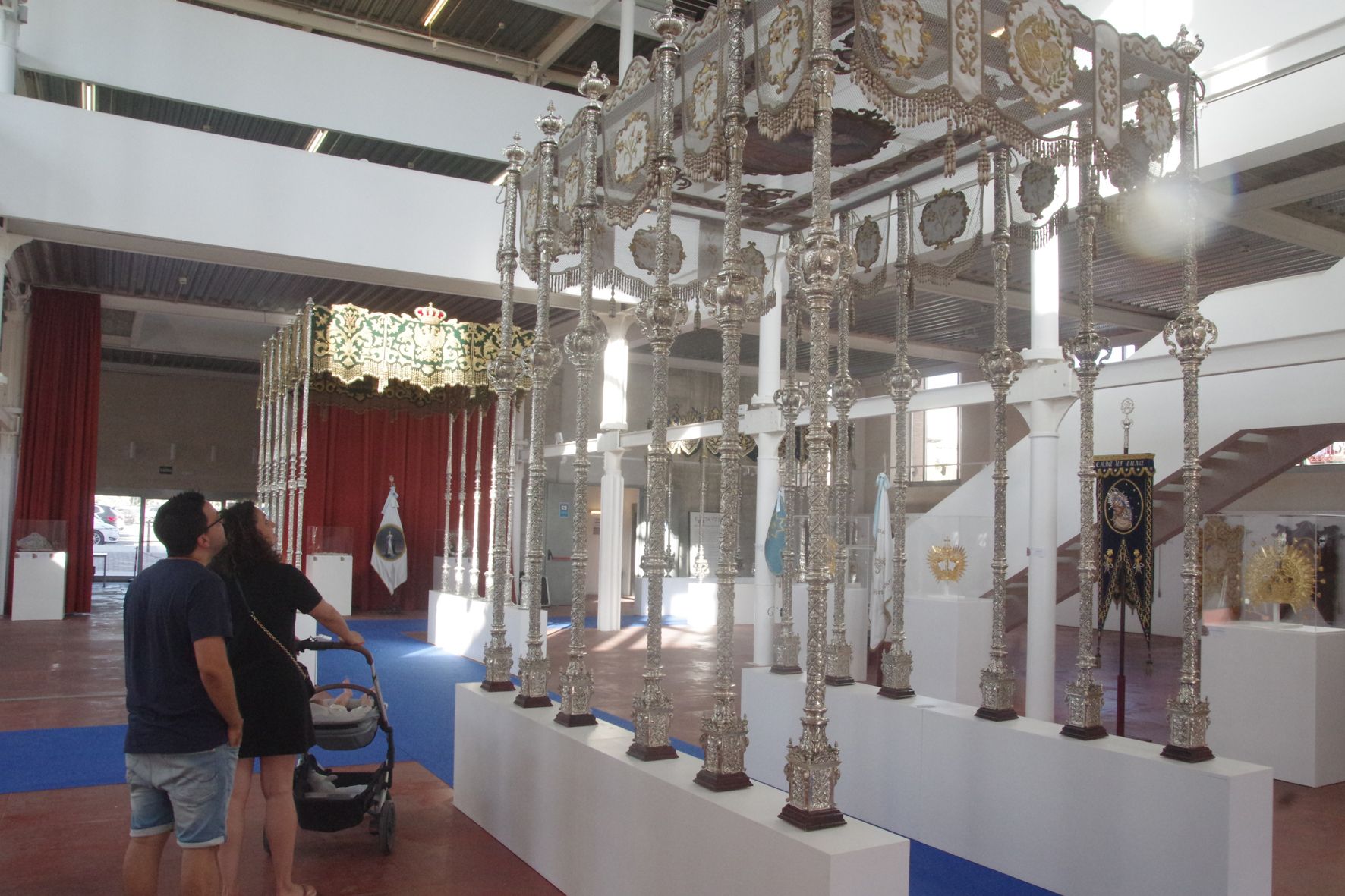 ‘Electa Vt Sol’ recoge una muestra mariana del patrimonio cofrade de Vélez-Málaga