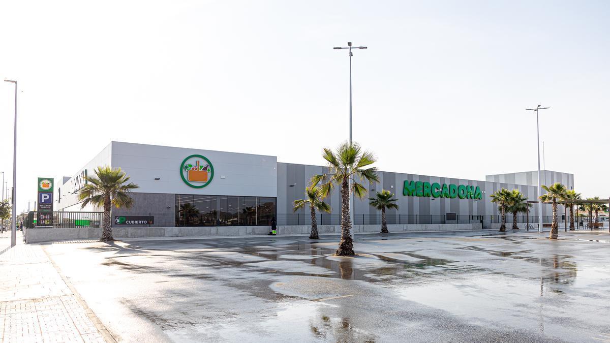 Exterior del nuevo Mercadona de Cabo de Palos.