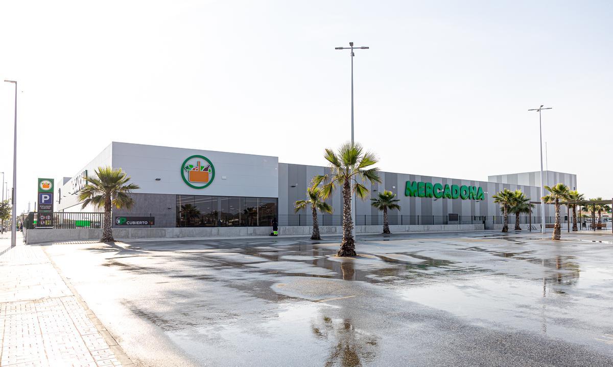 Exterior del nuevo Mercadona de Cabo de Palos.