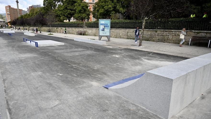 El PSOE propone abrir un carril de circulación en Reina Victoria en días laborables