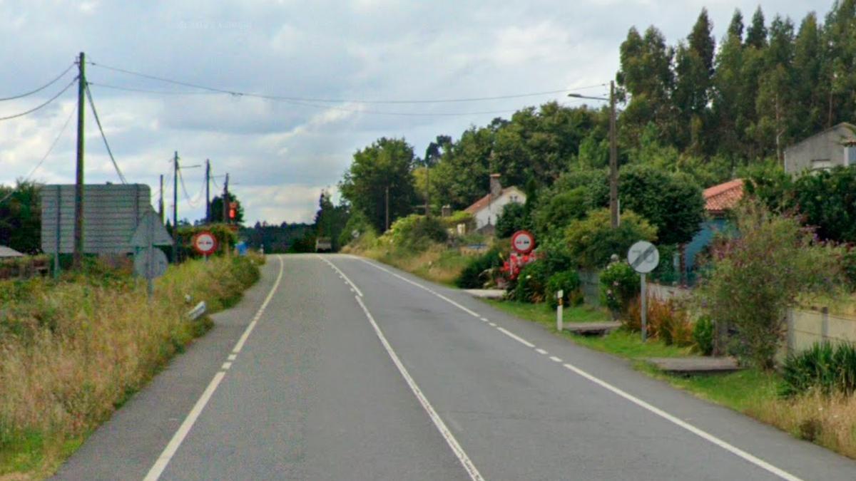 Carretera N-525 a su paso por Loimil.