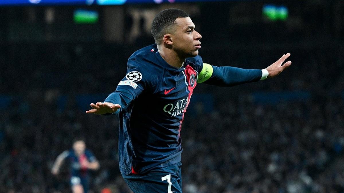 Mbappé celebra uno de sus goles ante la Real Sociedad