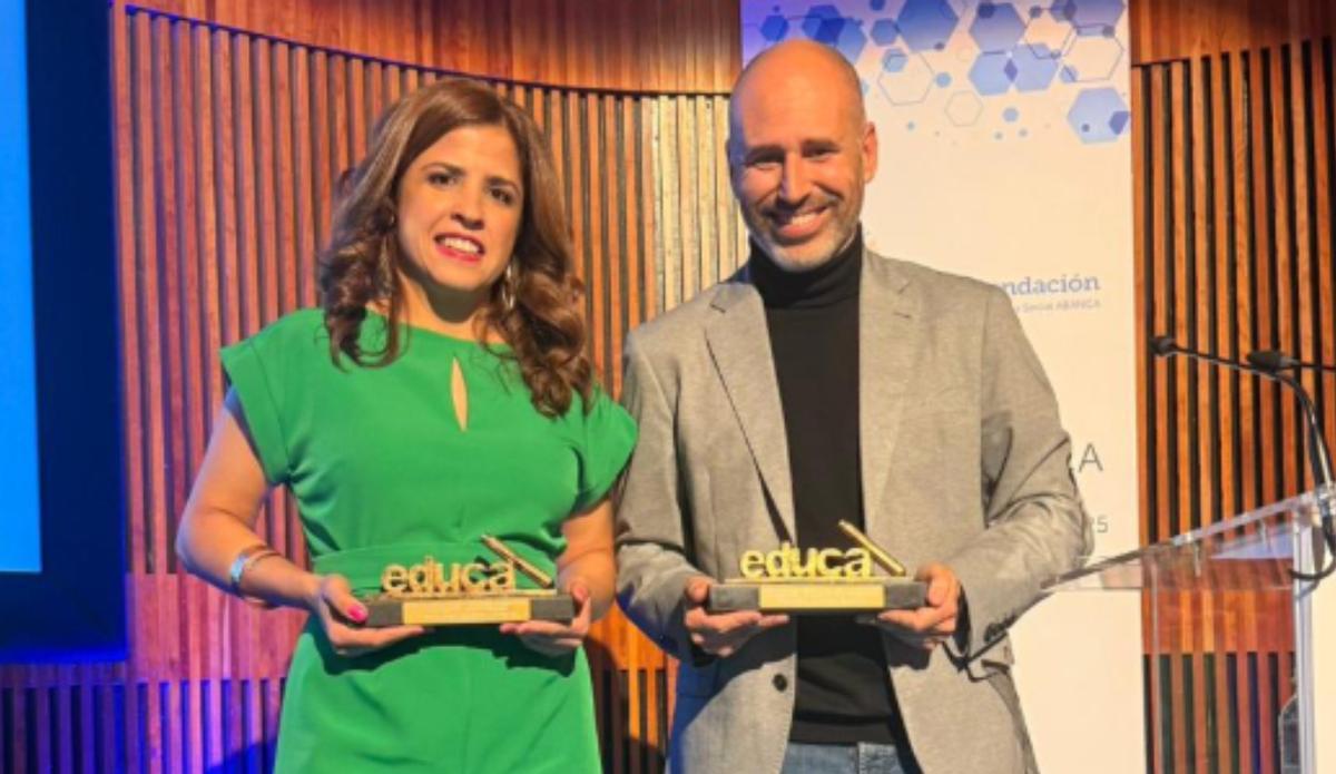 Paula Hernández, mejor docente de España 2025 en la categoría de Universidad, y Ricardo Acosta, también galardonado con este título en la categoría de Educación Primaria.   BCube CMS (1)