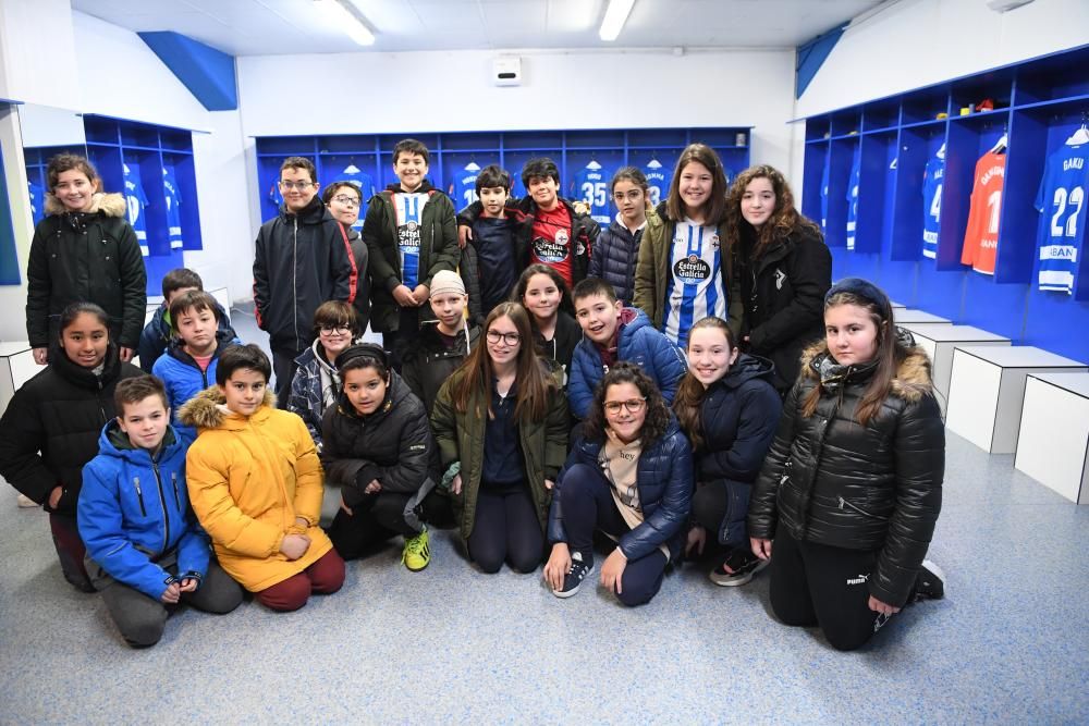 En la nueva sesión de divulgación de 'valores blanquiazuis' entre los escolares de A Coruña y su área metropolitana han participado las jugadoras del Dépor Abanca Alba Merino y Teresa Abelleira.