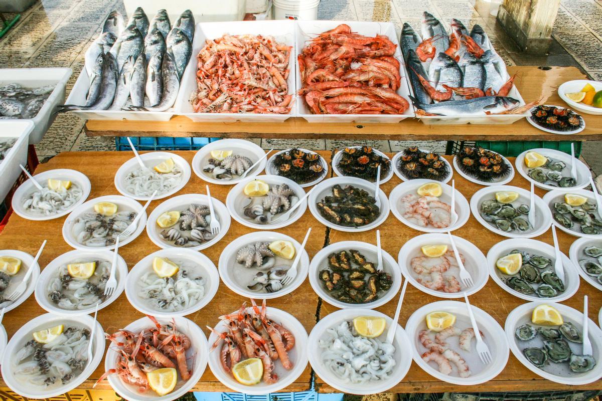 El mercado de pescado es el lugar perfecto para conocer las especialidades locales.