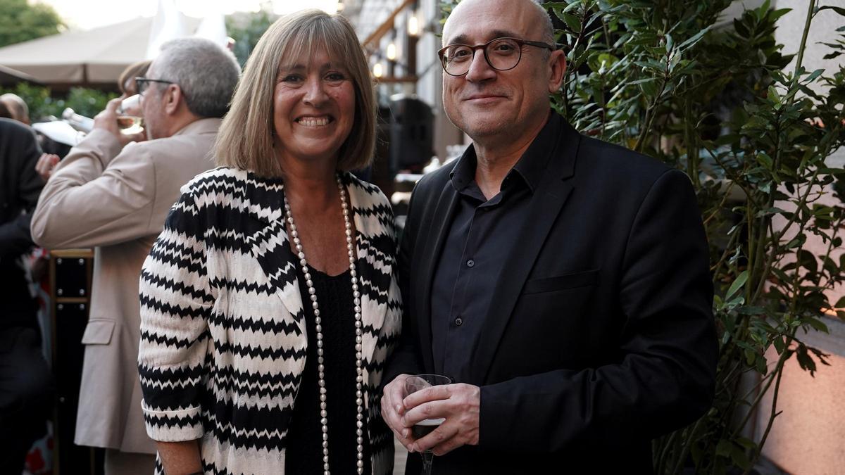 Nuria Martín, delegada del Gobierno de la Generalitat en Madrid, y Ferran Boiza, director adjunto de ‘El Periódico’ en Madrid.