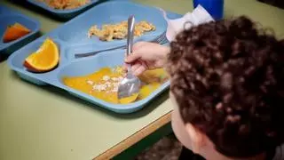 Nuevo curso escolar, mismos problemas: docentes y padres cubren la falta de personal en comedores escolares del sur de Tenerife