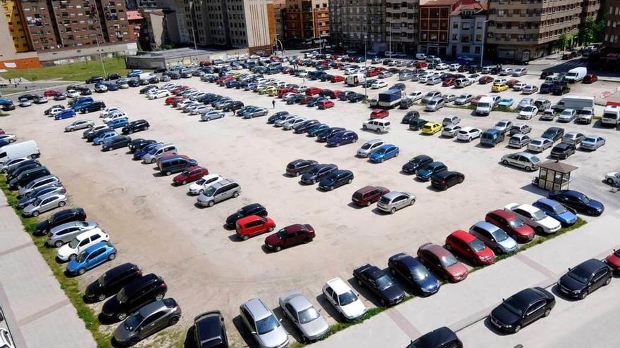 Coches aparcados en la Mayacina.