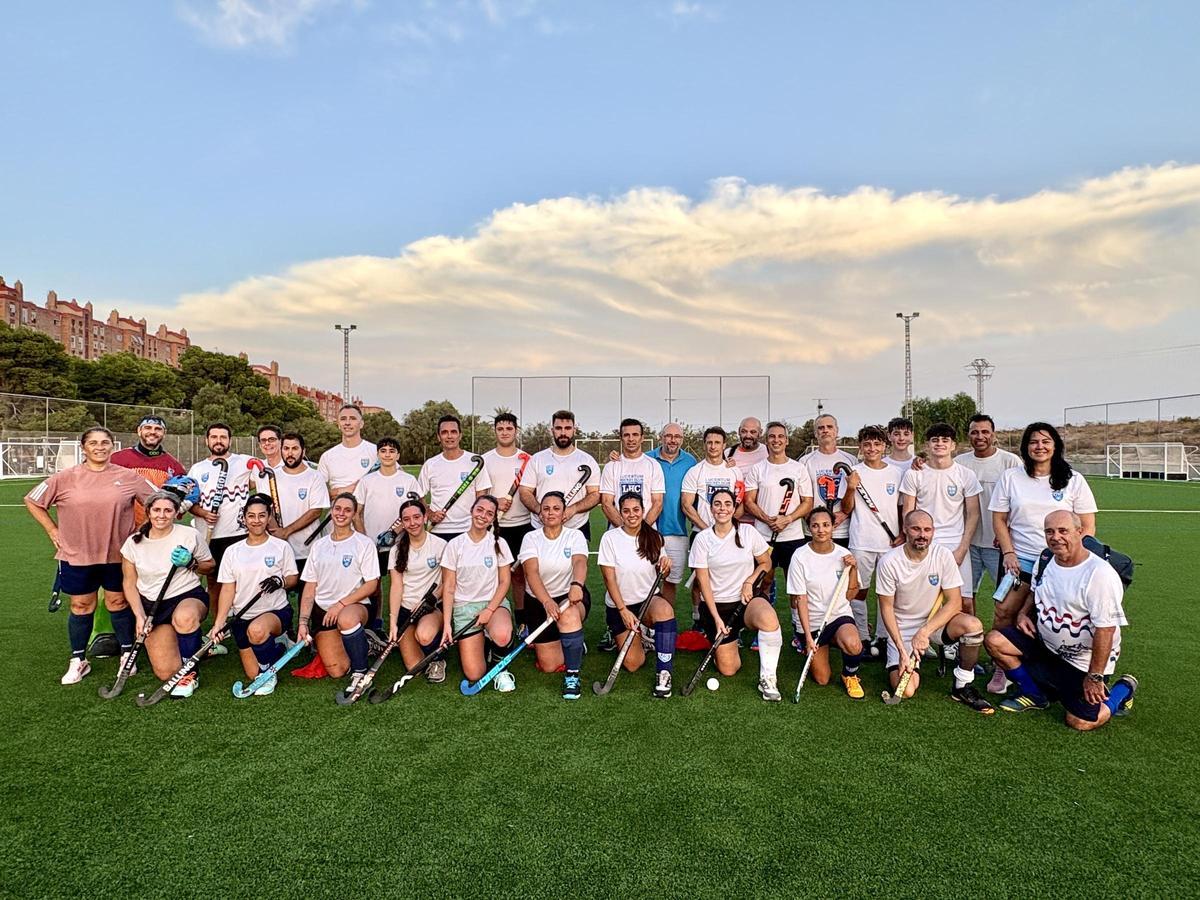 La jornada contó con la presencia de más de 50 jugadores y jugadoras de diferentes categorías.
