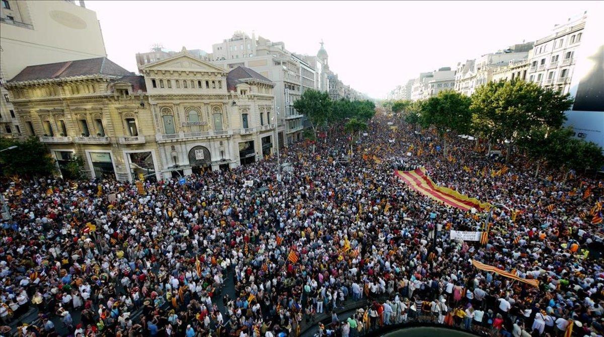 Cientos de miles de personas en Barcelona contra la sentencia del Estatut, el 10 de julio del 2010.