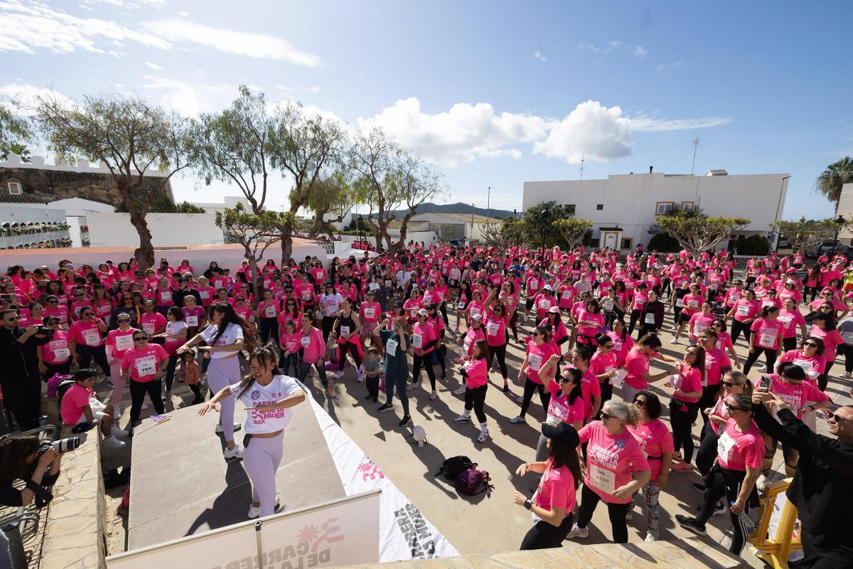 Mira todas las fotos de la Cursa per la Dona en Ibiza Mira todas las fotos de la Cursa per la Dona en Ibiza