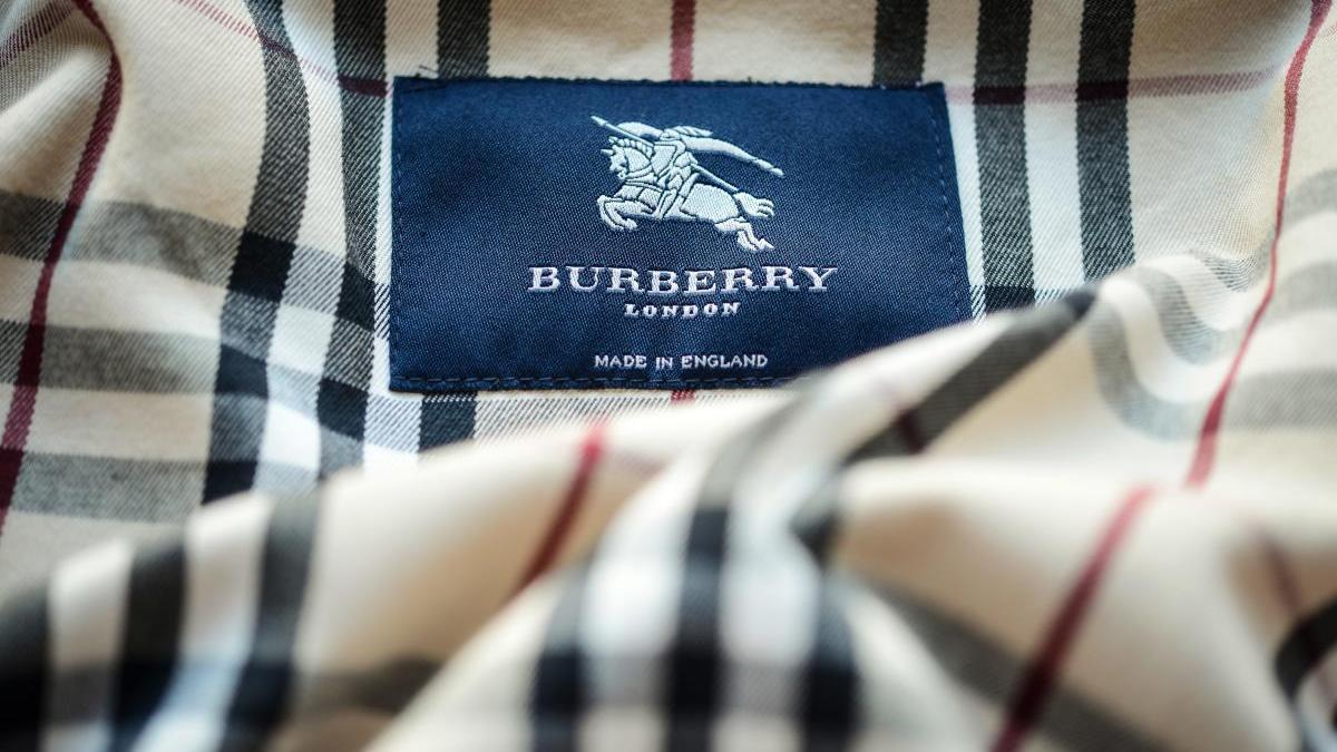 Las ventas de Burberry cayeron un 45 por ciento entre abril y