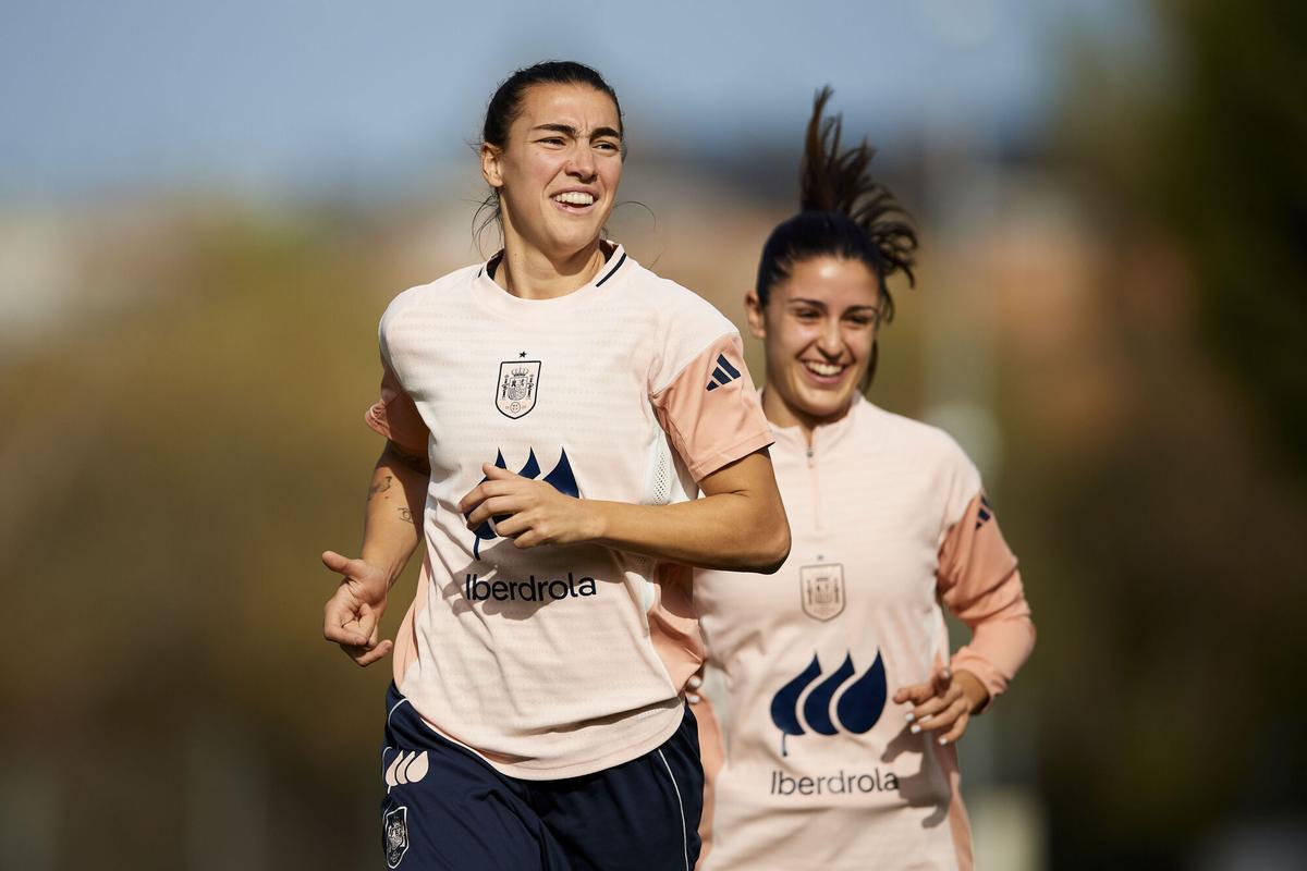 Patri Guijarro y Jana Fernàndez con la selección española