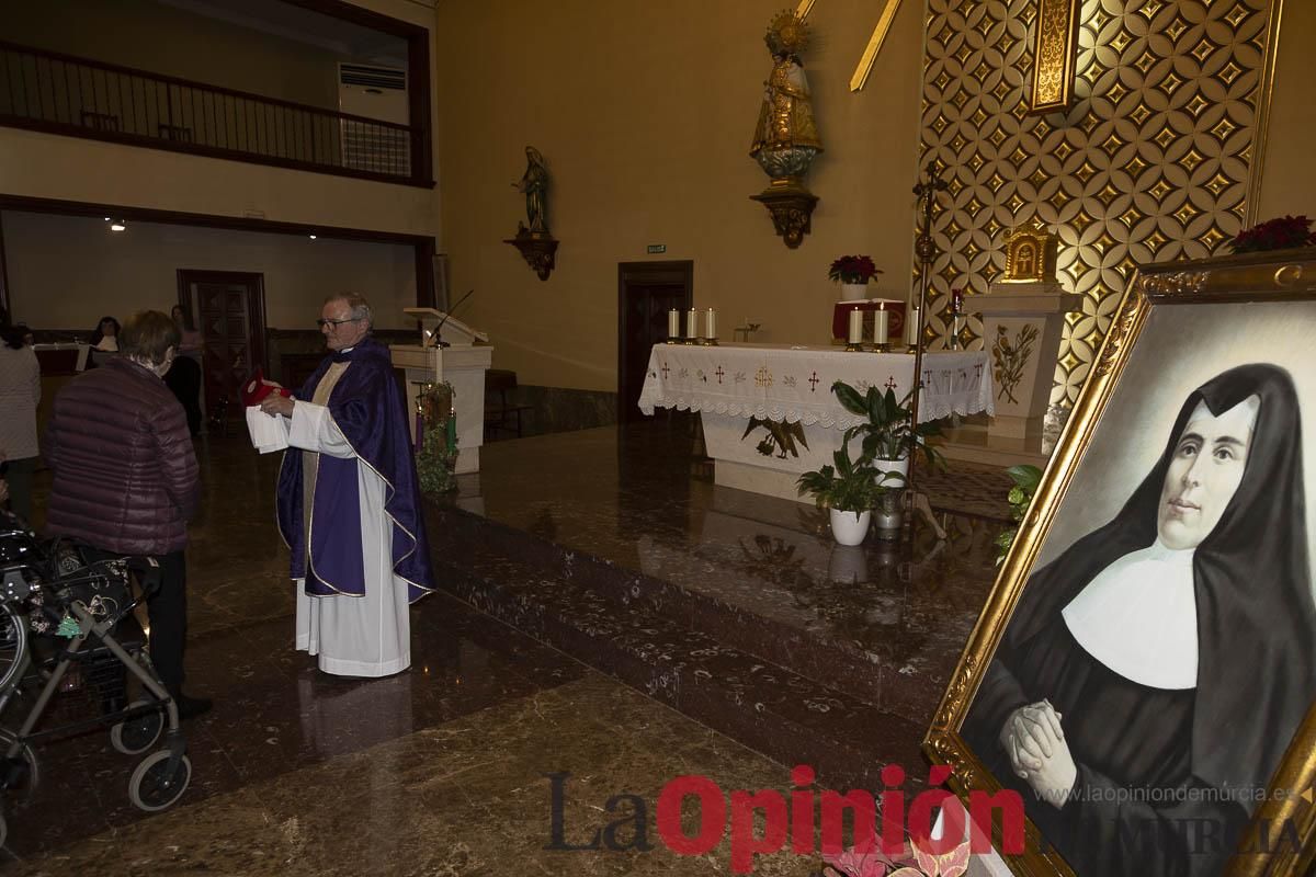 Así ha sido el traslado del cuatro y la reliquia de Santa Teresa de Jornet desde el Asilo hasta la Parroquia de la Concepción en Caravaca