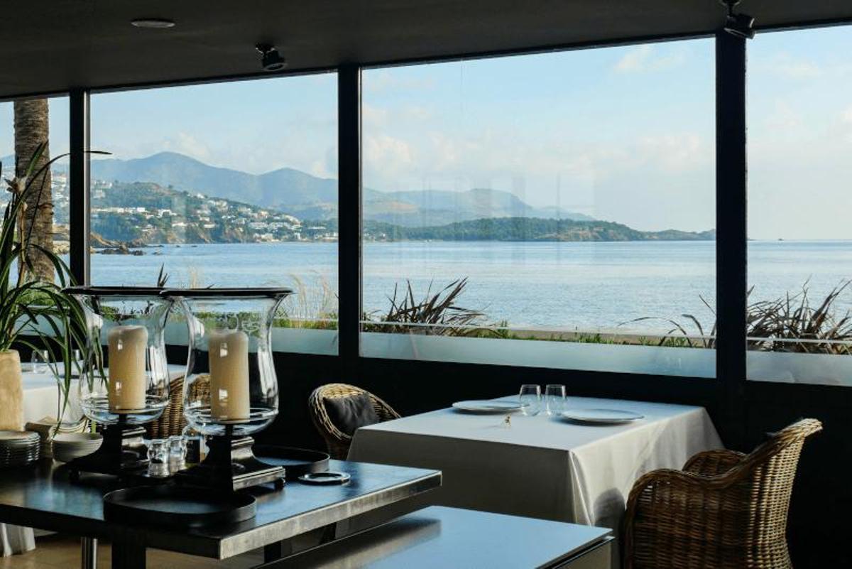 Les vistes a la costa empordanesa des del restaurant Miramar.