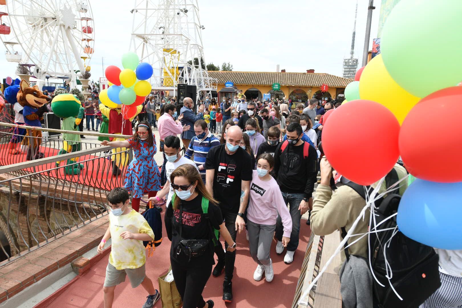 El parque del Tibidabo este 15 de mayo, primer día de apertura tras varios meses.