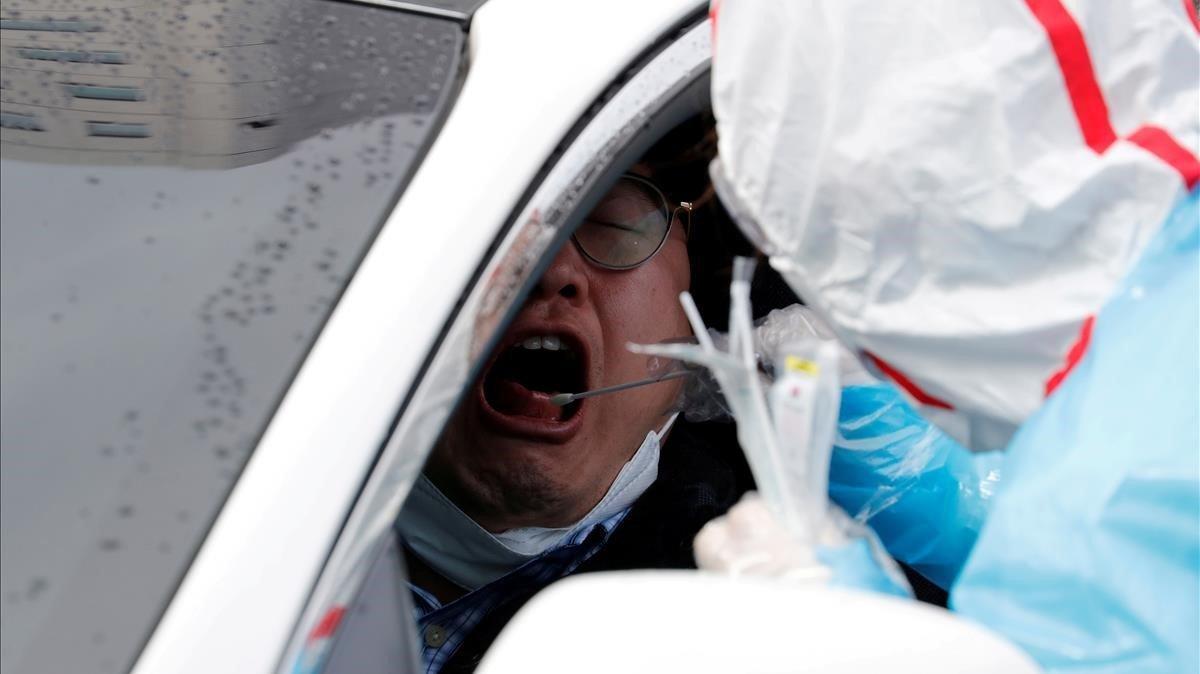 zentauroepp52754517 file photo  a medical staff member in protective gear uses a200313174941