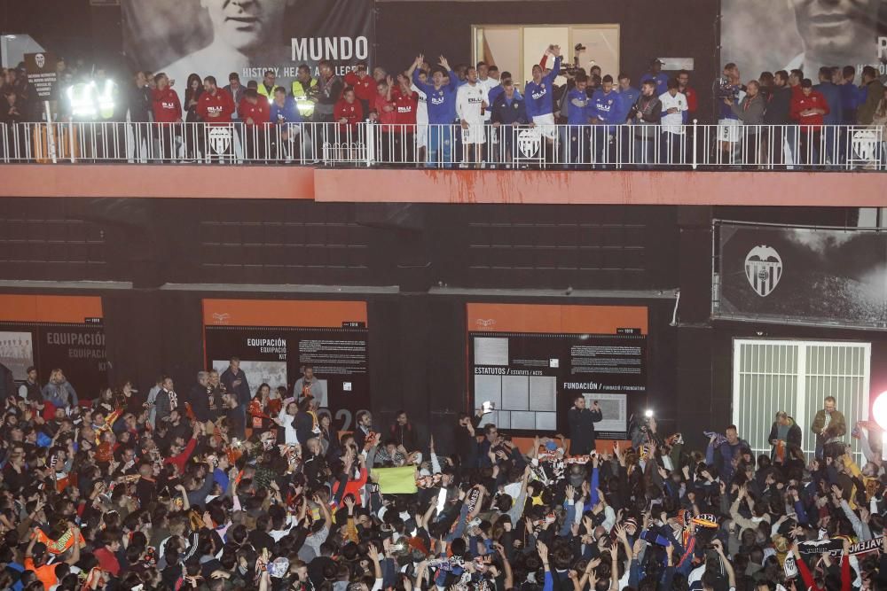 Euforia en el balcón de Mestalla