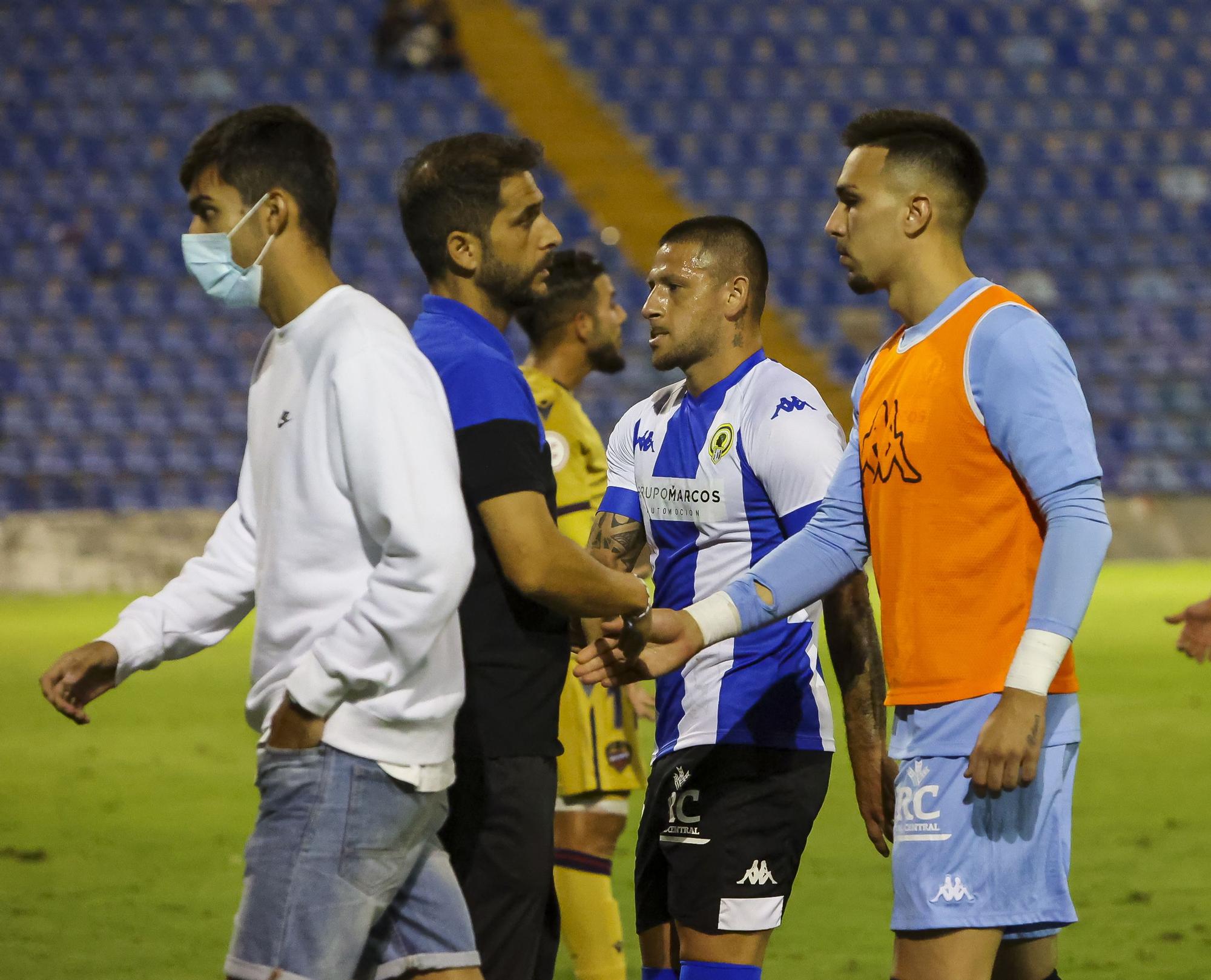 El Rico Pérez se harta del equipo: así se vivió en el estadio el Hércules - Atlético Levante