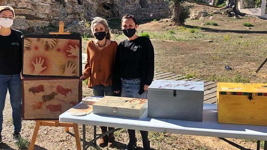 Maria Bofill, Carmen Mezquida y Helena Jiménez, ayer en es Puig des Molins.