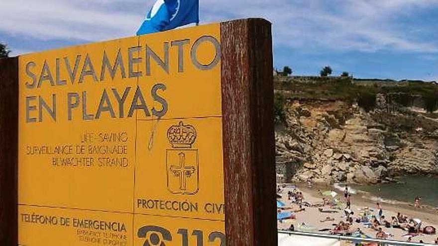 Cartel del plan de salvamento en playas, en El Sablón.