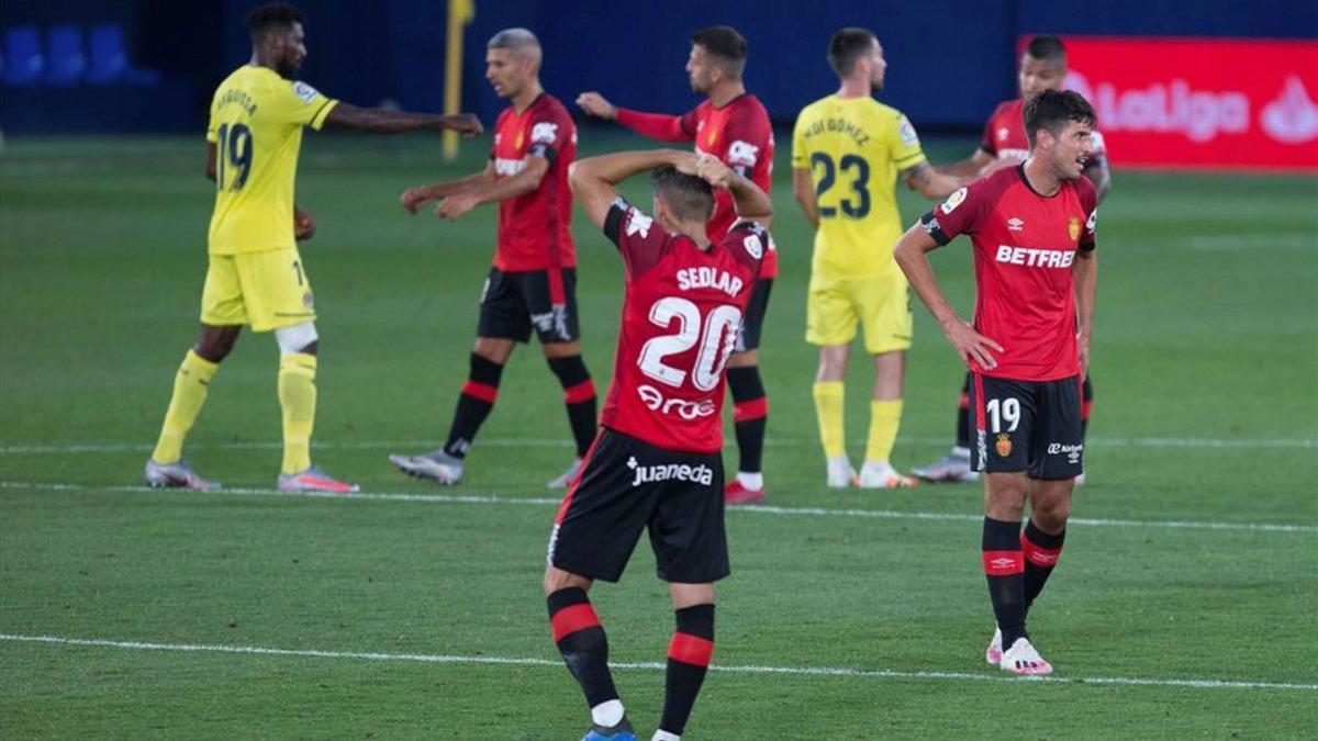 Jugadores del Mallorca se lamentan tras la derrota en Villarreal