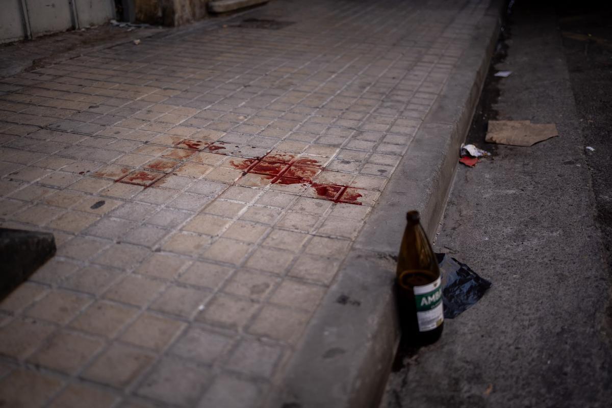 En imágenes | Un okupa acaba en el hospital tras una pelea en la calle Obispo Tajón de Zaragoza En imágenes | Un okupa acaba en el hospital tras una pelea en la calle Obispo Tajón de Zaragoza