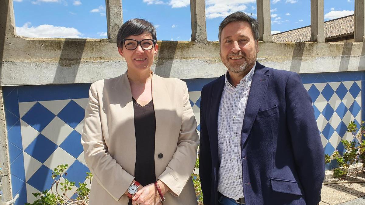 Verónica Villagrasa, directora general de Vivienda, y José Luis Soro, consejero de Vivienda del Gobierno de Aragón.