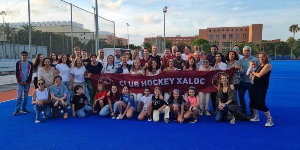 Foto de familia del equipo de Mamis y Papis del CH Xaloc.
