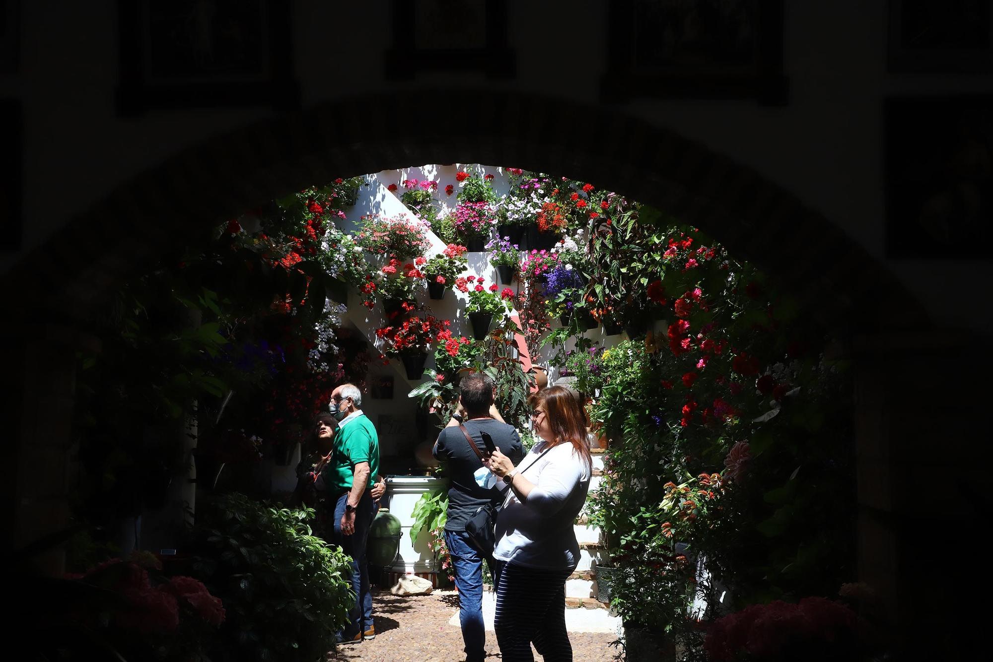 Largas colas en el primer sábado de patios