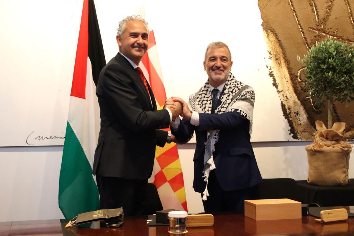 Collboni y el alcalde de Ramala en la firma del acuerdo de colaboración