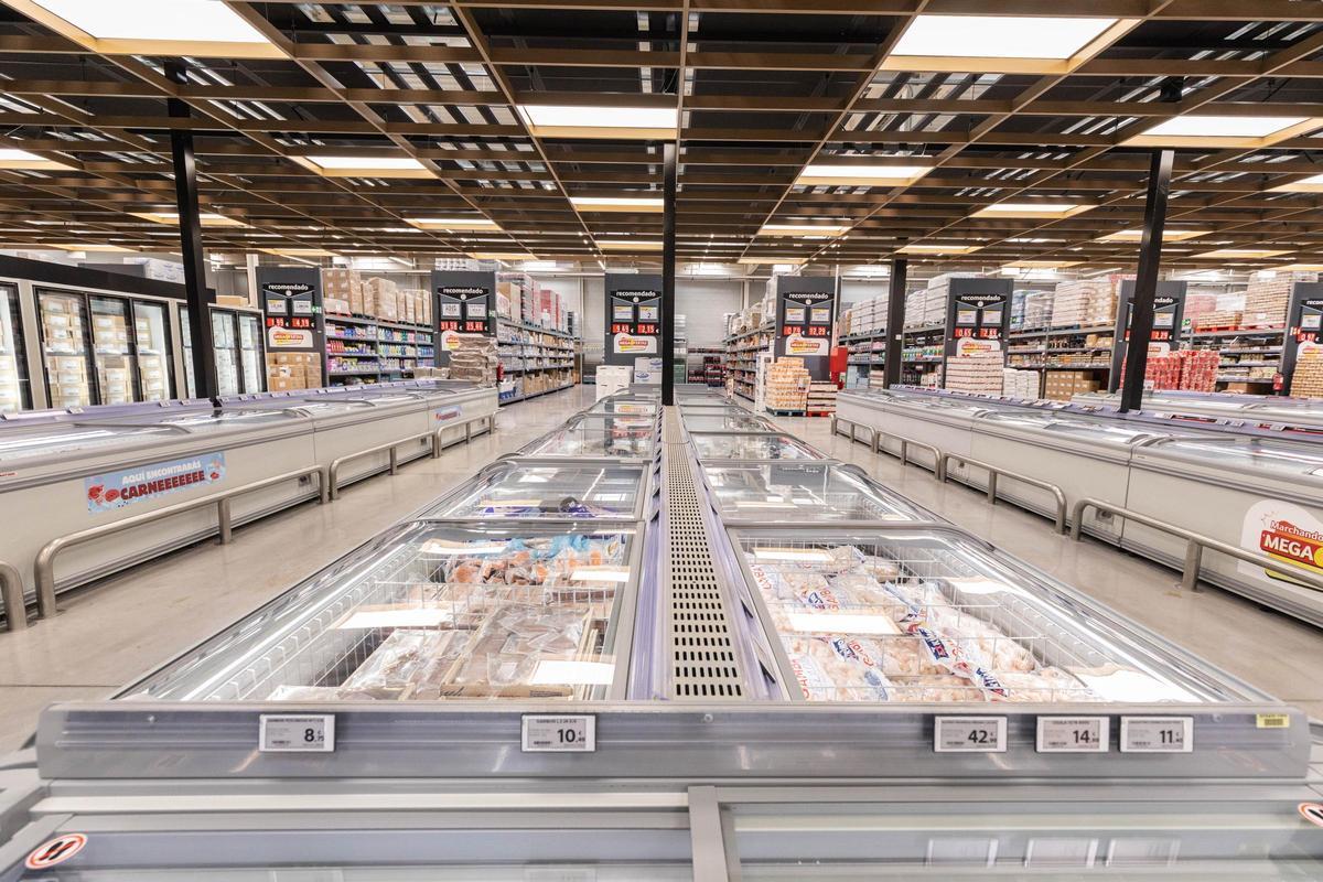 Interior de un GM Cash.