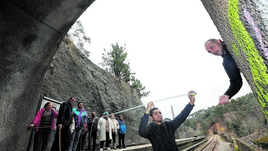 El error con los Feve obliga al Gobierno a cesar a dos altos cargos de Renfe y Adif