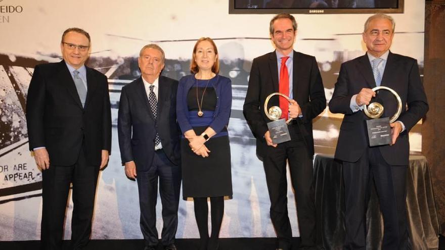 Javier Moll, presidente de Editorial Prensa Ibérica; Javier Godó, presidente-editor Grupo Godó; Ana Pastor, ministra de Fomento en funciones; Enrico de Lorenzi, director general de General Motors España; y Antonio Núñez Tovar, vicepresidente Mapfre.