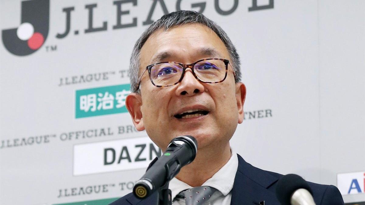 Mitsuru Murai, presidente de la J-League, ha anunciado el aplazamiento en rueda de prensa