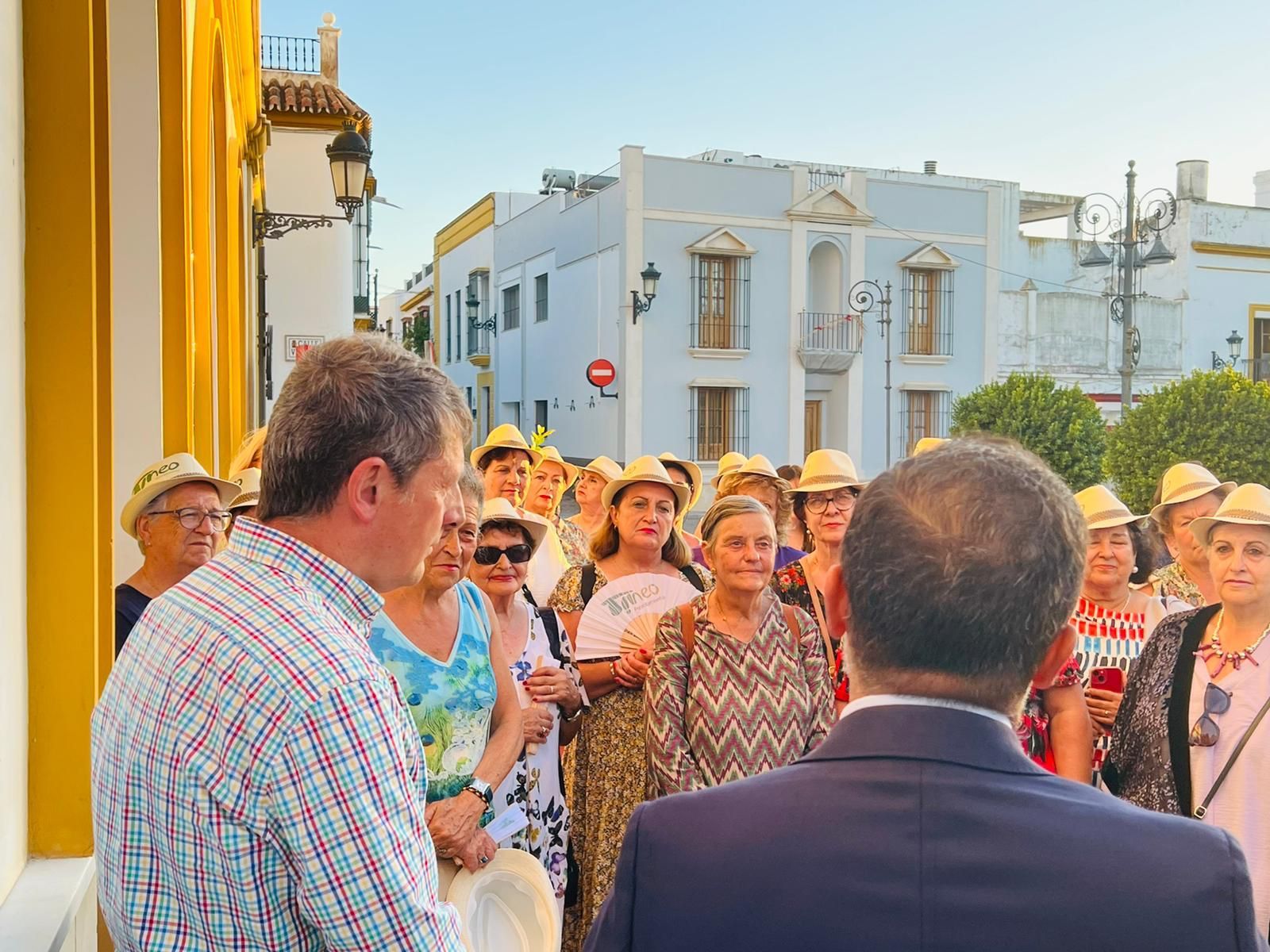 Así fue la visita de los vecinos de Tineo a la localidad hermana de Las Cabezas de San Juan (Sevilla)
