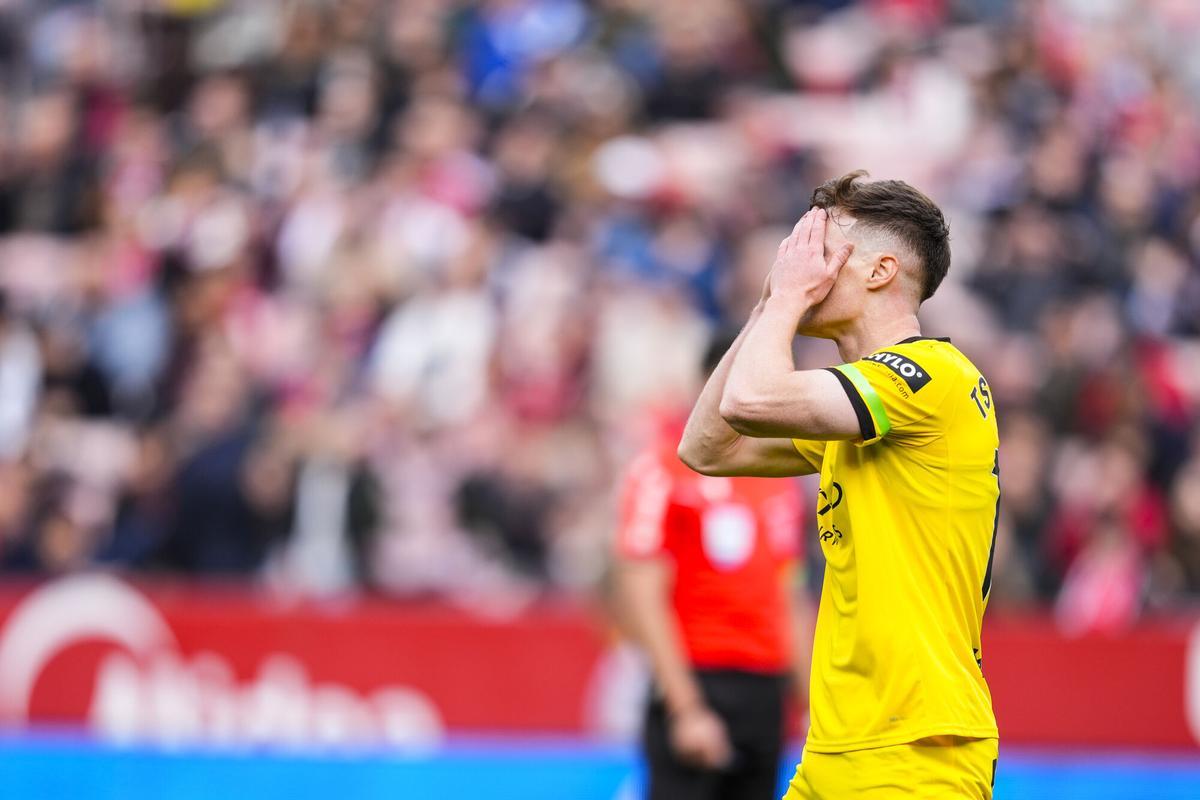 Tsygankov se lamenta durante el partido disputado en Sevilla.