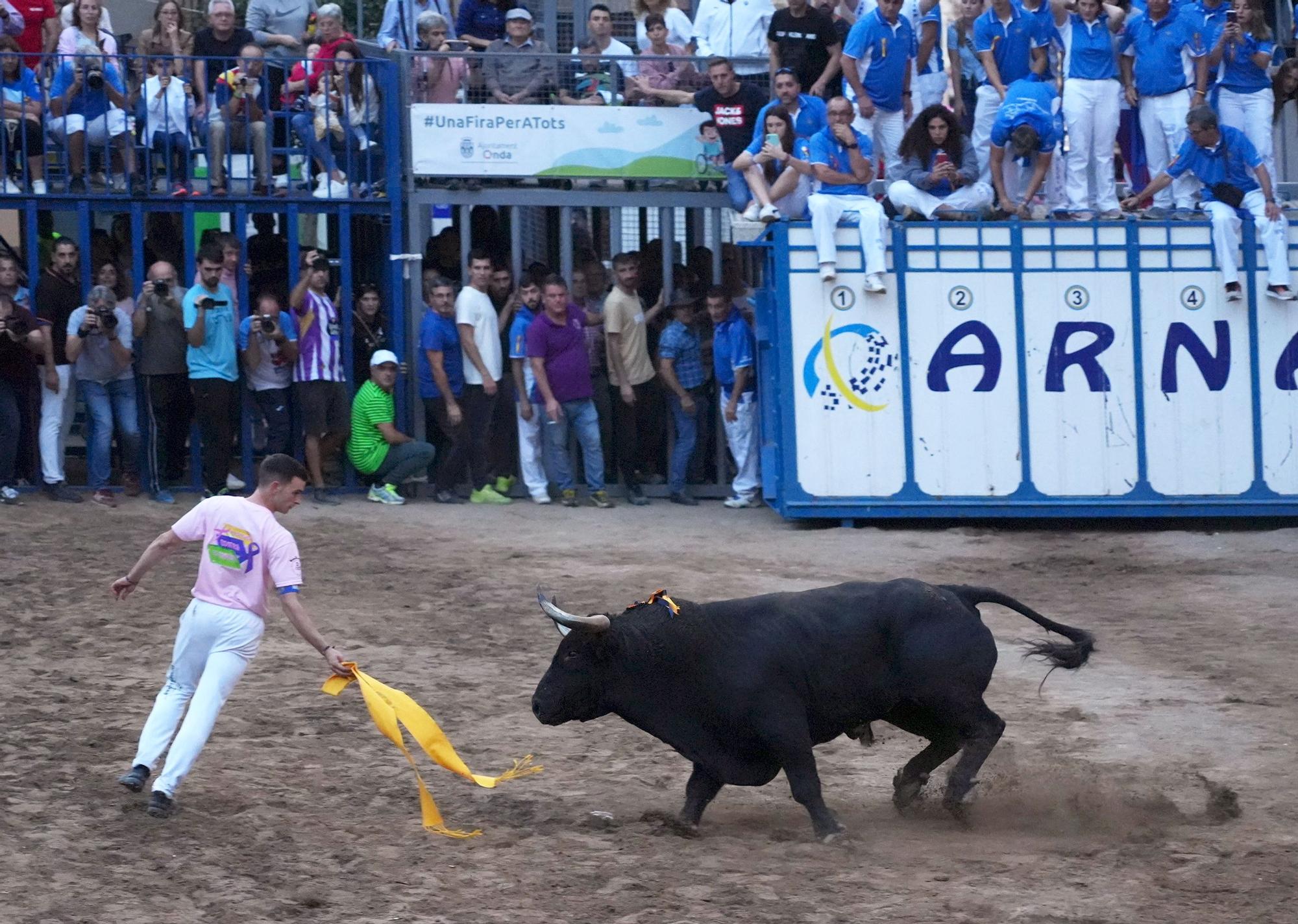 La tarde taurina del viernes de la Fira d'Onda, en imágenes