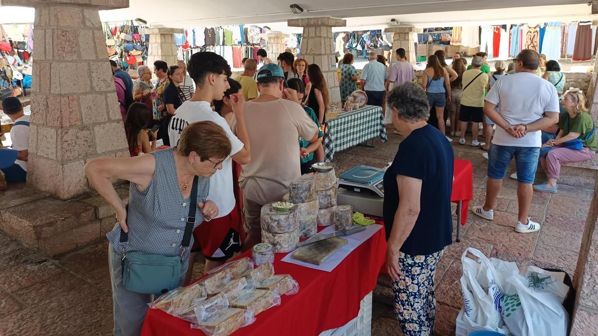 Mercado semanal en Cangas de Onís.