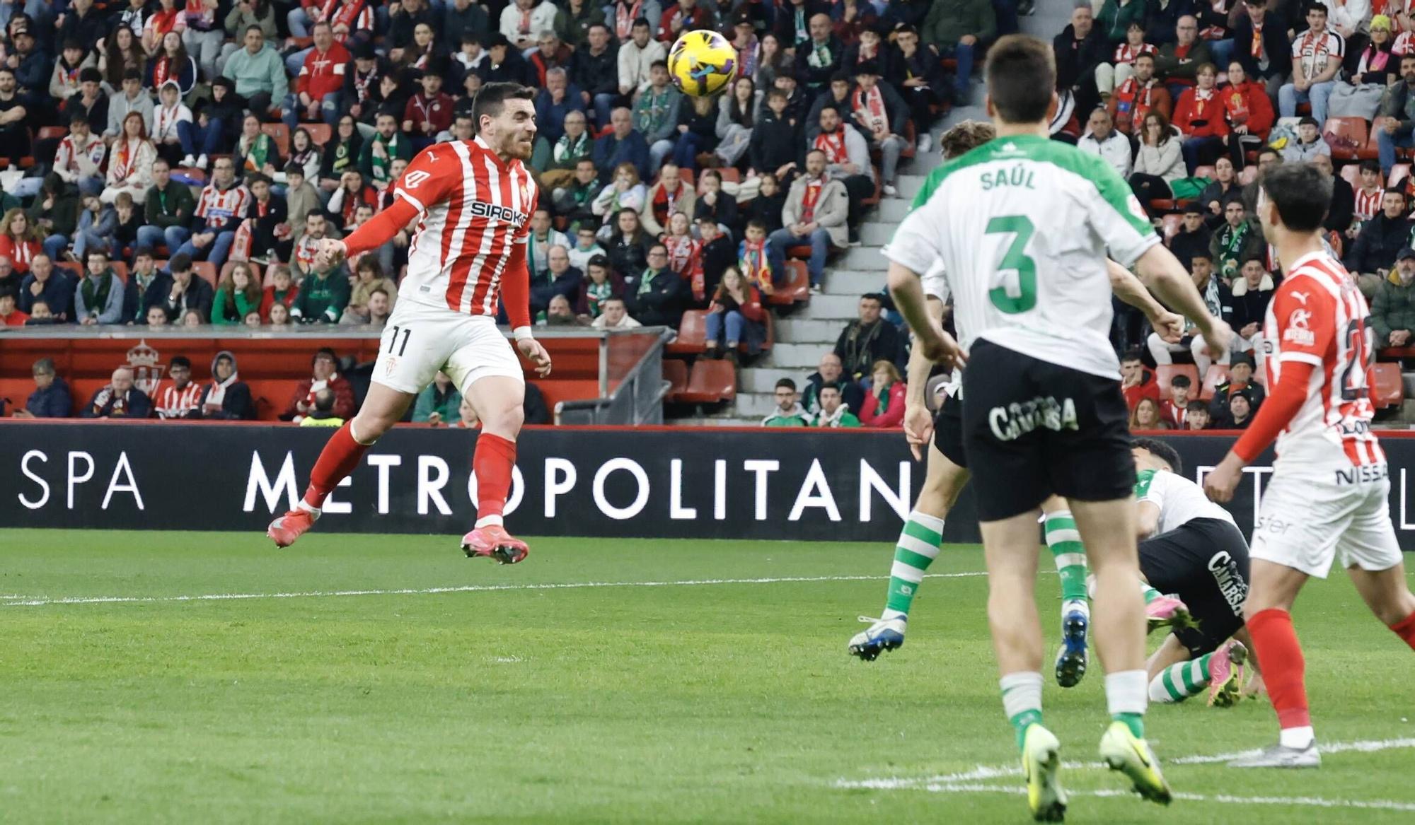 EN IMÁGENES: Ambientazo en el Sporting-Racing de Santander disputado en El Molinón