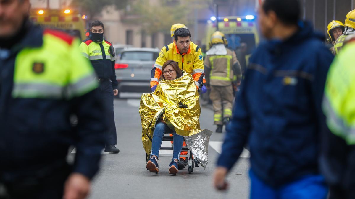 Decenas de heridos por un choque de trenes en Barcelona.